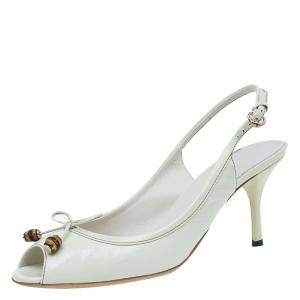 مملوكة مسبقًا صندل غوتشي بامبو جلد كريمي لامع بفيونكة مزينة وفتحة كعب مقاس 38.5