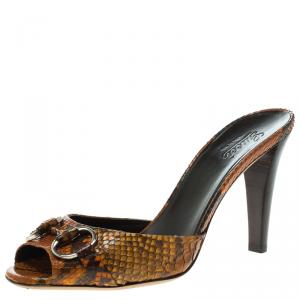 مملوكة مسبقًا Gucci Orange Python Horsebit Bamboo Detail Peep Toe Slides Size 40