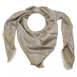 مملوكة مسبقًا Louis Vuitton Beige Monogram Shine Shawl