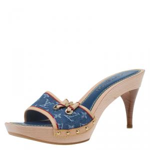 مملوكة مسبقًا Louis Vuitton Blue Denim And Leather Monogram Slides Size 39
