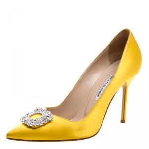 Pre Owned Manolo Blahnik Yellow Crystal Embellished Satin BB Pointed Toe Pumps Size 37.5