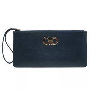 مملوكة مسبقًا Salvatore Ferragamo Navy Blue Leather Gancio Wristlet Clutch