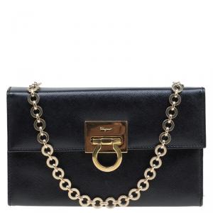 مملوكة مسبقًا Salvatore Ferragamo Black Leather Chain Clutch Bag