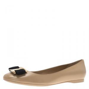 مملوكة مسبقًا Salvatore Ferragamo Beige Leather Ninna Kangaroo Bow Ballet Flats Size 40.5