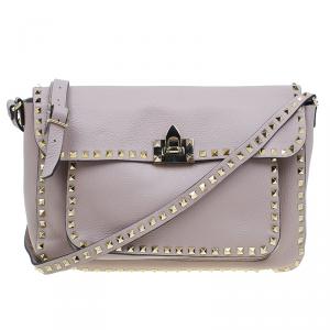 مملوكة مسبقًا حقيبة كروس فالنتينو جلد بيج روكستاد بقلاب