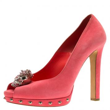 Pre Owned Alexander McQueen Baby Pink Suede Skull Embellished Peep Toe Platform Pumps Size 37