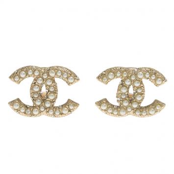 Pre Owned Chanel CC Medium Faux Pearl Gold Tone Stud Clip On Earrings