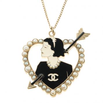 Pre Owned Chanel Coco Enamel Faux Pearl Gold Tone Heart Necklace