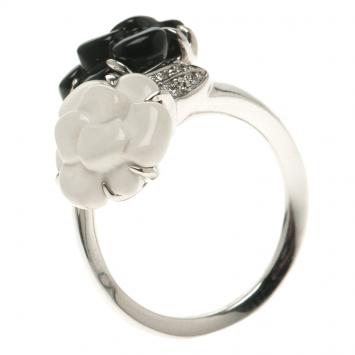 Pre Owned Chanel Camélia Onyx Agate Diamond Sculpté 18k White Gold Ring Size 53