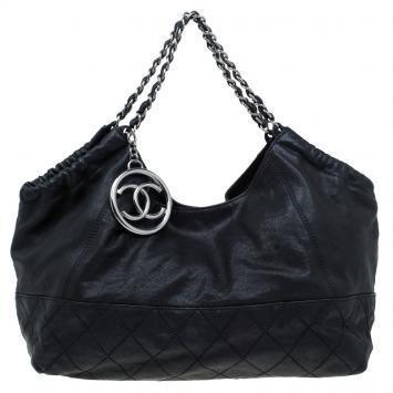 Pre Owned Chanel Black Quilted Leather CC Charm Hobo