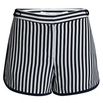 Pre Owned Diane Von Furstenberg Navy Blue and White January Striped Silk Tiffany Print Shorts M