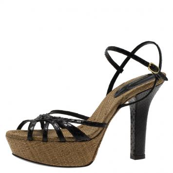 مملوكة مسبقًا Dolce and Gabbana Black Patent Python and Raffia Sandals Size 36.5