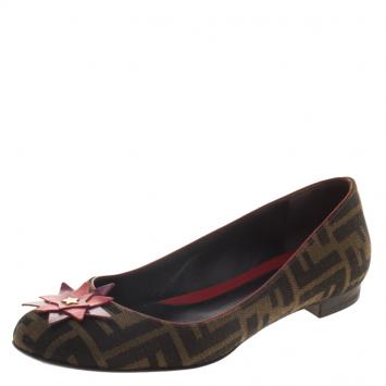 مملوكة مسبقًا Fendi Brown Zucca Canvas Leather Star Embellished Ballet Flats Size 37