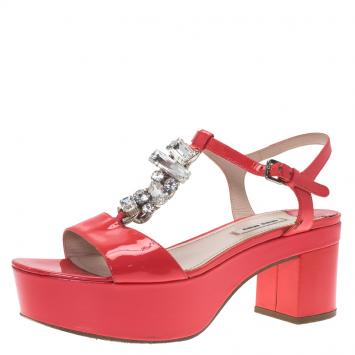 مملوكة مسبقًا Miu Miu Pink Patent Embellished T Strap Block Heel Platform Sandals Size 38