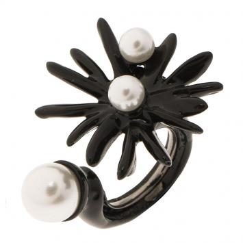 Pre Owned Oscar De La Renta Faux Pearl Black Enamel Flower Ring Size 53