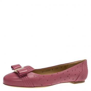 مملوكة مسبقًا Salvatore Ferragamo Pink Ostrich Embossed Leather Vara Bow Ballet Flats Size 39.5