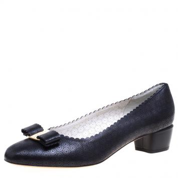 Pre Owned Salvatore Ferragamo Black Perforated Leather Vara Lace Bow Pumps Size 40.5