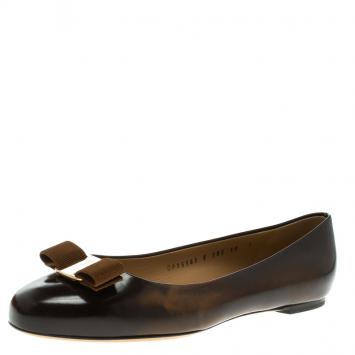 مملوكة مسبقًا Salvatore Ferragamo Two Tone Brown Leather Varina Ballet Flats Size 40.5