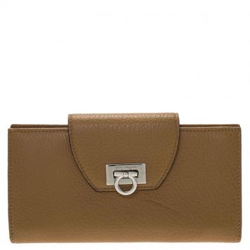 Pre Owned Salvatore Ferragamo Tan Leather Gancio Continental Wallet