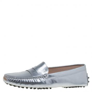 Pre Owned Tod's Silver Metallic Leather Gommini Moccasin Size 39