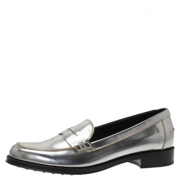 مملوكة مسبقًا Tod's Silver Metallic Leather Penny Loafers Size 37.5
