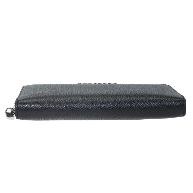 Pre Owned Burberry Black Pebbled Leather Zip Around Wallet