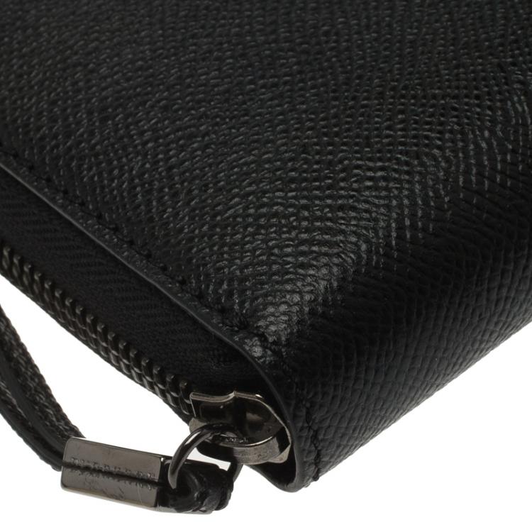 Pre Owned Burberry Black Pebbled Leather Zip Around Wallet
