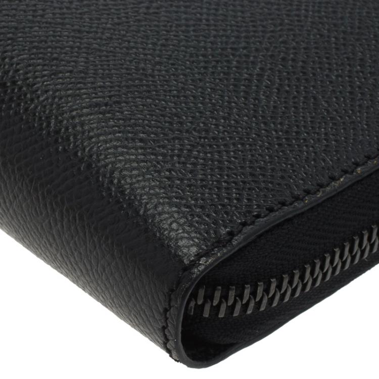 Pre Owned Burberry Black Pebbled Leather Zip Around Wallet
