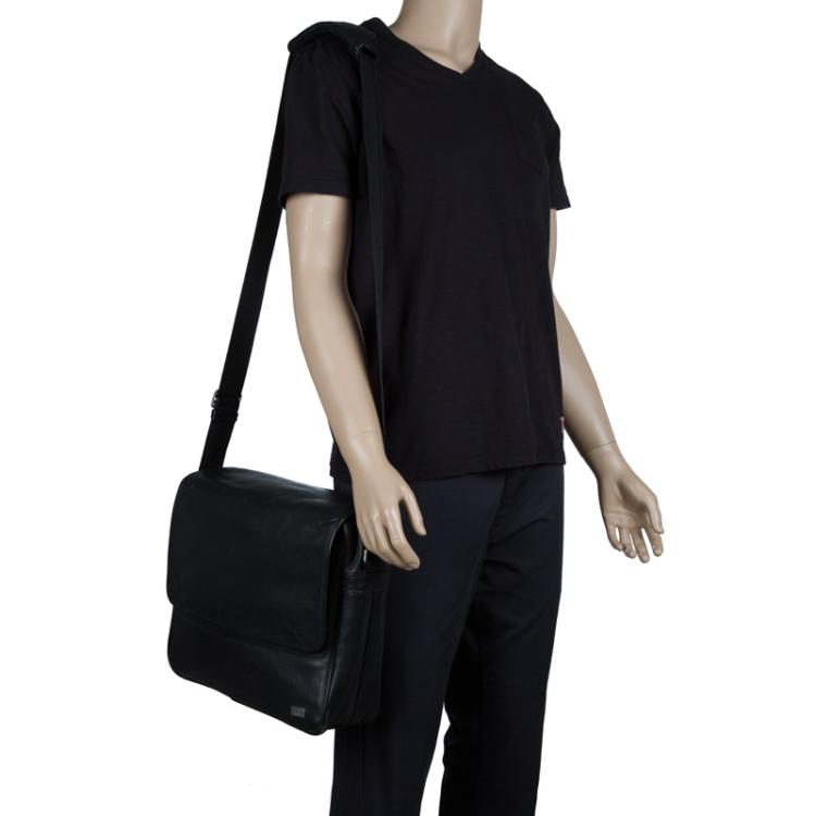 Pre Owned Dunhill Black Pebbled Leather Flap Messenger Bag