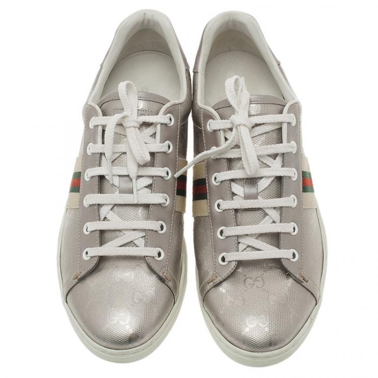 مملوكة مسبقًا Gucci Silver Guccissima Leather and Canvas Web Detail Sneakers Size 40.5