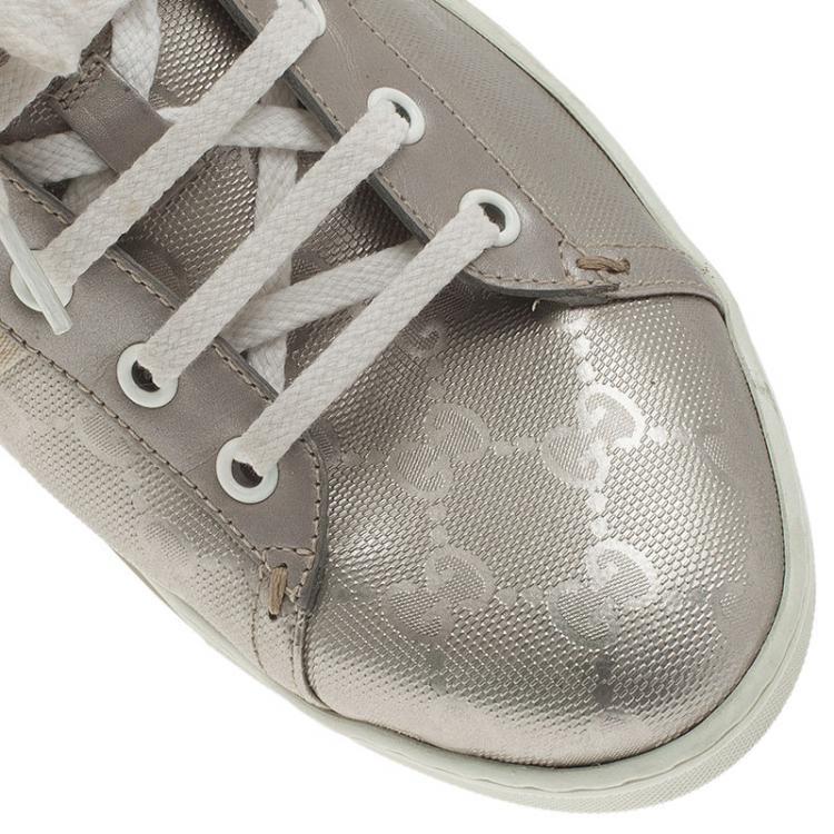 مملوكة مسبقًا Gucci Silver Guccissima Leather and Canvas Web Detail Sneakers Size 40.5
