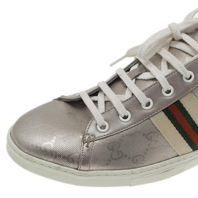 مملوكة مسبقًا Gucci Silver Guccissima Leather and Canvas Web Detail Sneakers Size 40.5