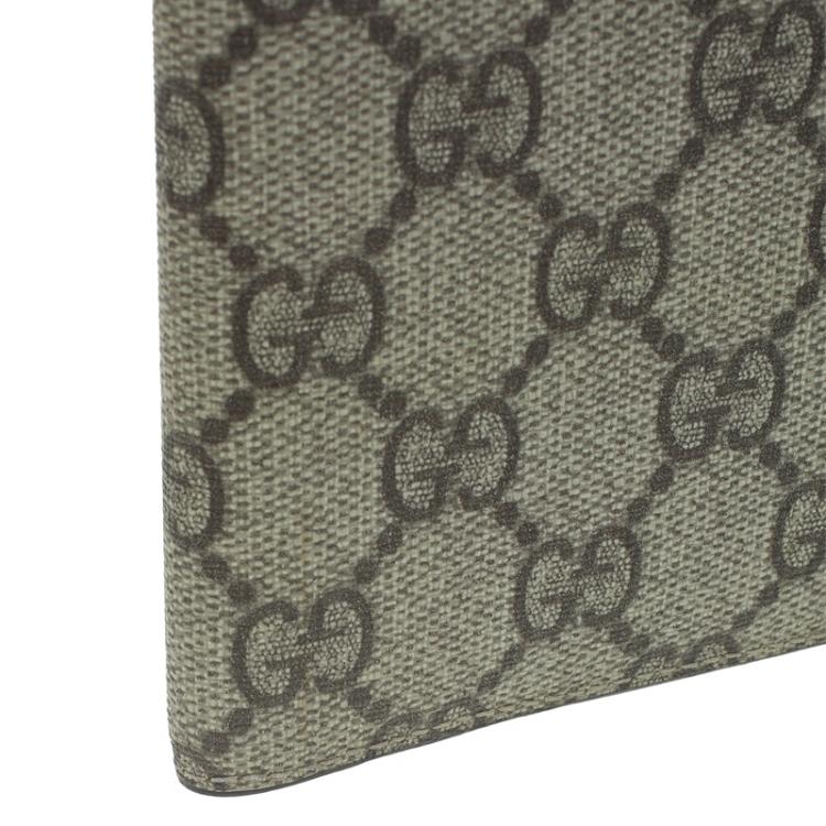 Pre Owned Gucci Beige GG Supreme Passport Cover