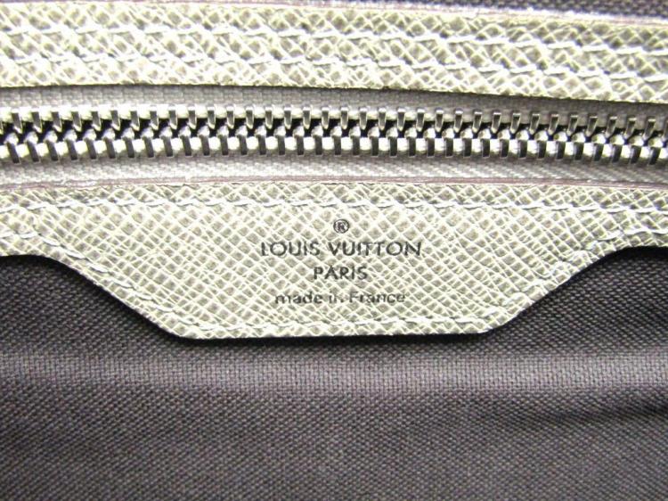 Pre Owned Louis Vuitton Polaire Taiga Leather Milo Bag