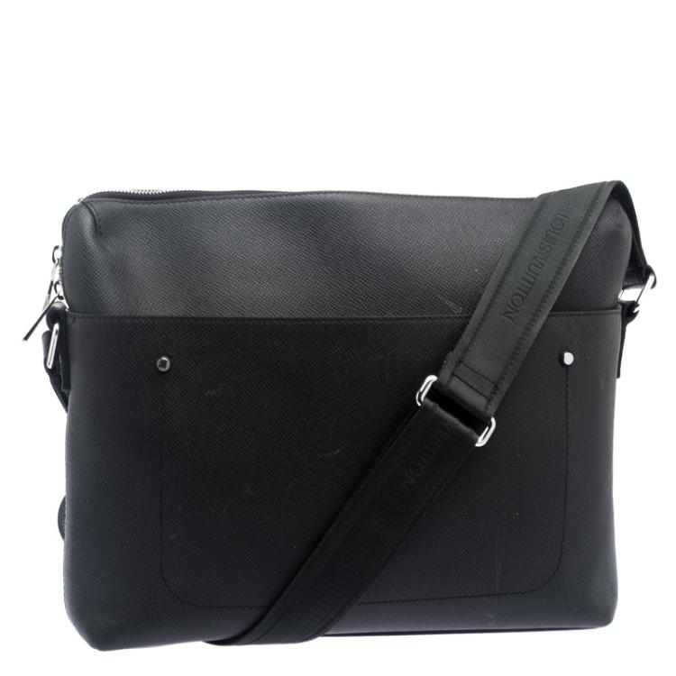 Pre Owned Louis Vuitton Black Taiga Leather Grigori PM Messenger Bag