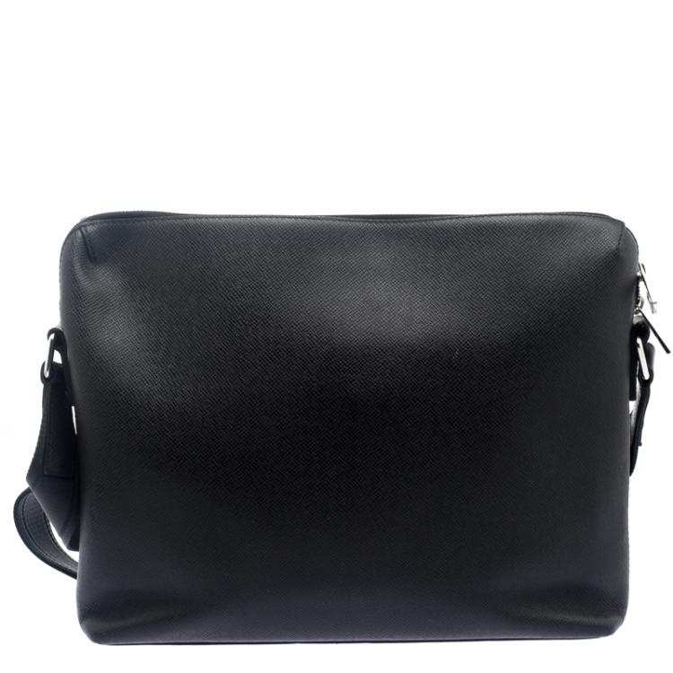 Pre Owned Louis Vuitton Black Taiga Leather Grigori PM Messenger Bag