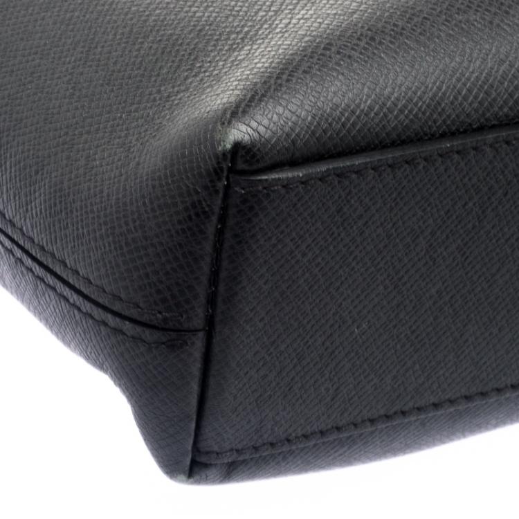 Pre Owned Louis Vuitton Black Taiga Leather Grigori PM Messenger Bag