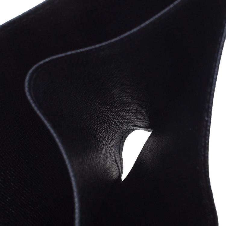 Pre Owned Louis Vuitton Black Taiga Bi Fold Wallet