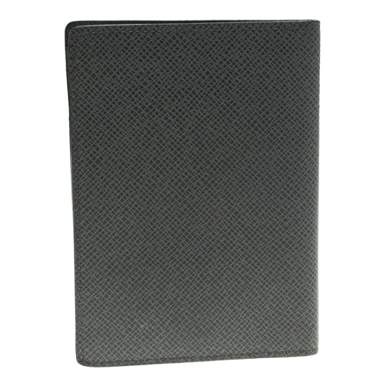 Pre Owned Louis Vuitton Grey Taiga Leather Card Holder