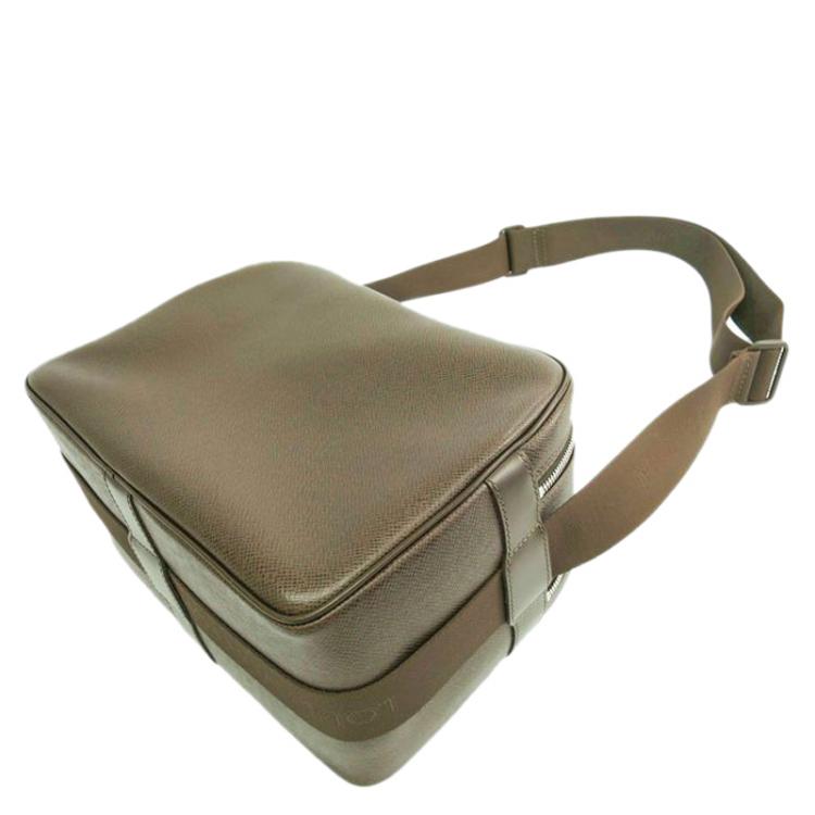 Pre Owned Louis Vuitton Grizzli Taiga Leather Reporter Bag