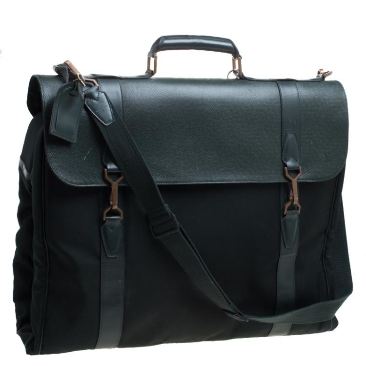 Pre Owned Louis Vuitton Green Taiga Leather Large Gibeciere Garment Travel Bag