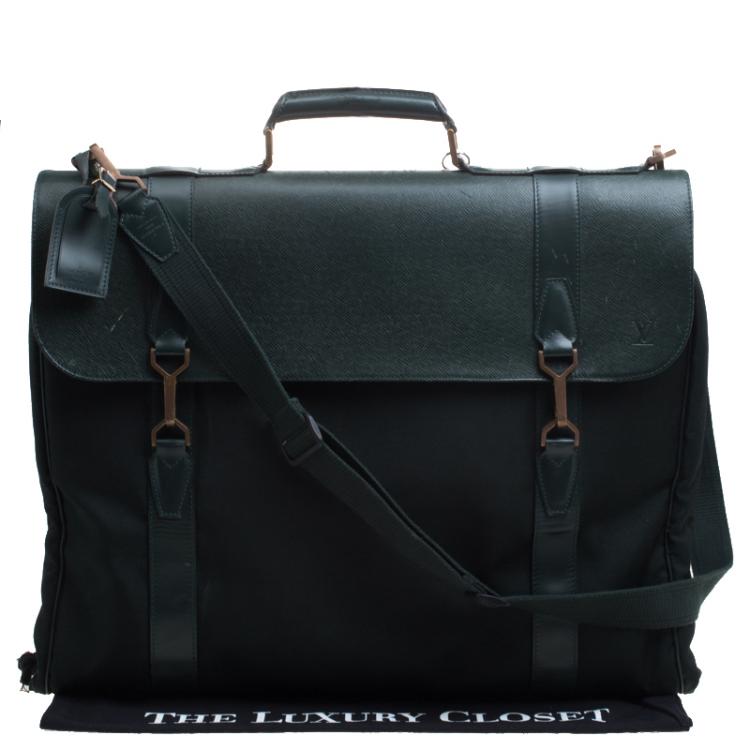 Pre Owned Louis Vuitton Green Taiga Leather Large Gibeciere Garment Travel Bag