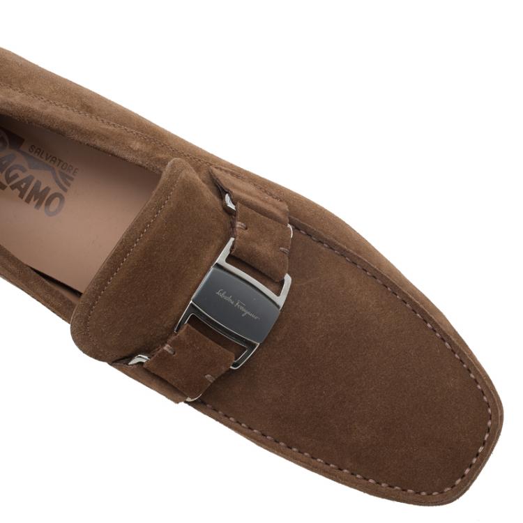 مملوكة مسبقًا Salvatore Ferragamo Brown Suede Ornamented Moccasins Size 42