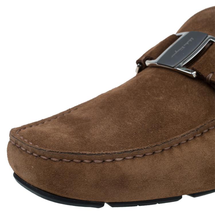 مملوكة مسبقًا Salvatore Ferragamo Brown Suede Ornamented Moccasins Size 42