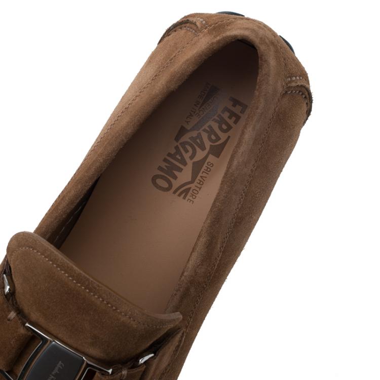 مملوكة مسبقًا Salvatore Ferragamo Brown Suede Ornamented Moccasins Size 42