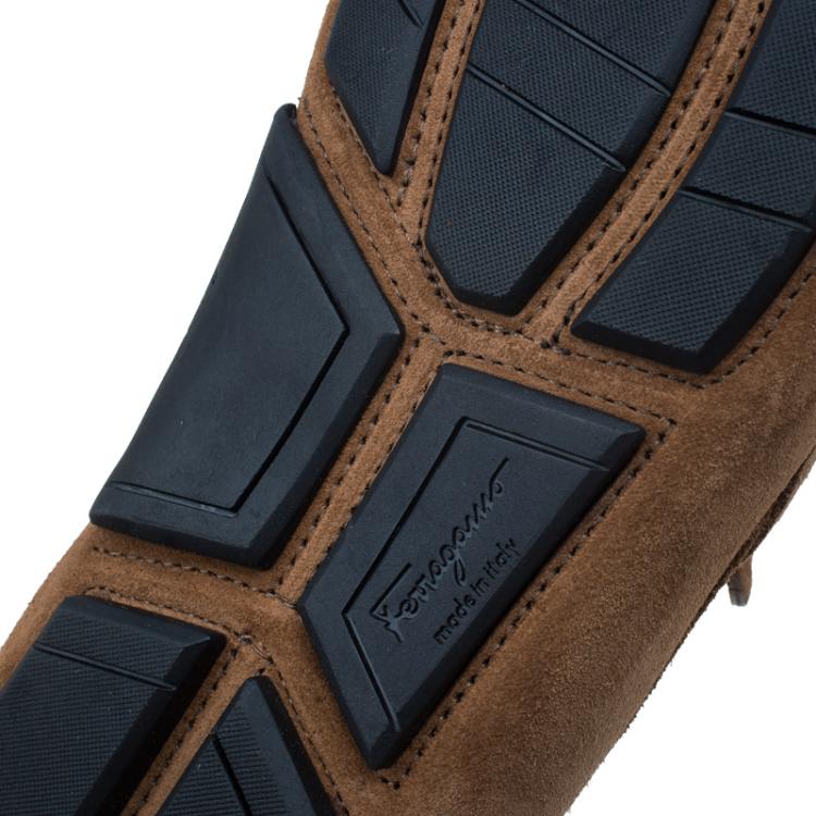 مملوكة مسبقًا Salvatore Ferragamo Brown Suede Ornamented Moccasins Size 42