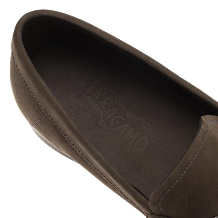 مملوكة مسبقًا Salvatore Ferragamo Brown Nubuck Maurice Gancio Bit Loafers Size 43