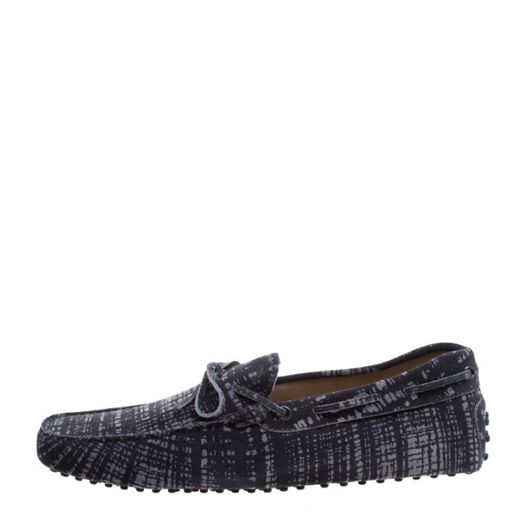 مملوكة مسبقًا Tod's Grey Printed Suede Bow Loafers Size 44.5