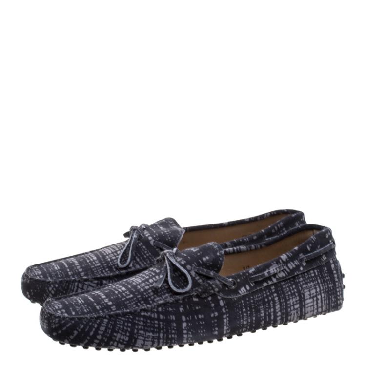 مملوكة مسبقًا Tod's Grey Printed Suede Bow Loafers Size 44.5