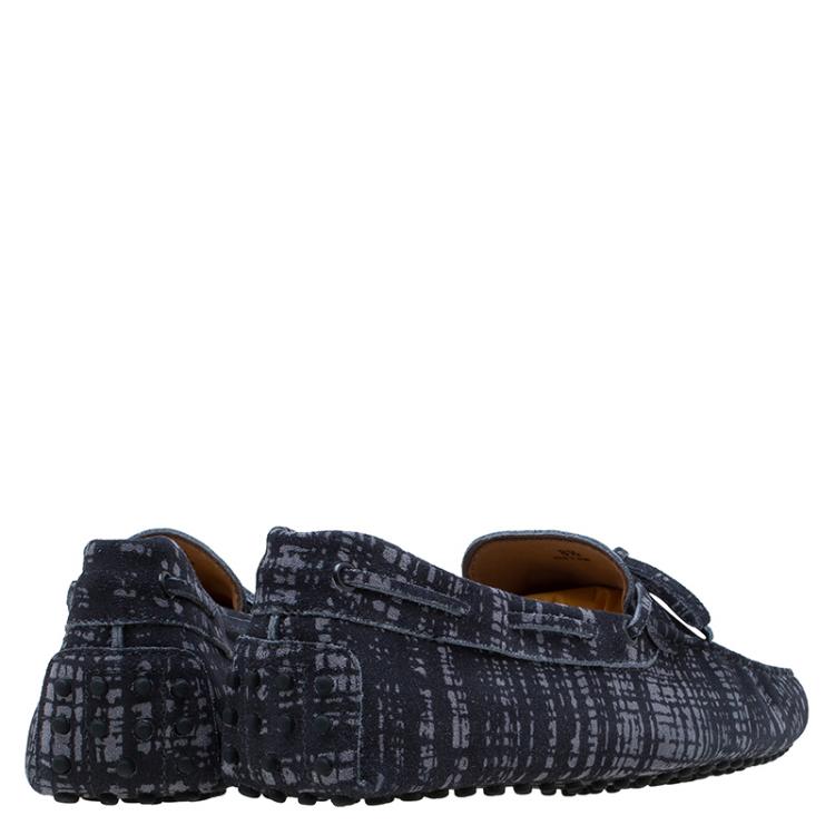 مملوكة مسبقًا Tod's Grey Printed Suede Bow Loafers Size 42.5